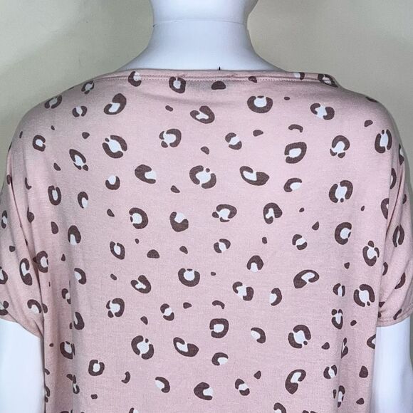 Heimish USA Pink Leopard Spot Crewneck Twist Hem Top - Picture 9 of 10